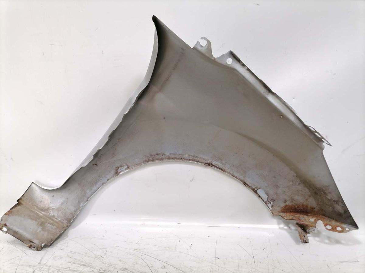 Ford Fiesta JA8 original Kotfl&uuml;gel vorn links Frost Wei&szlig; Bj.2010